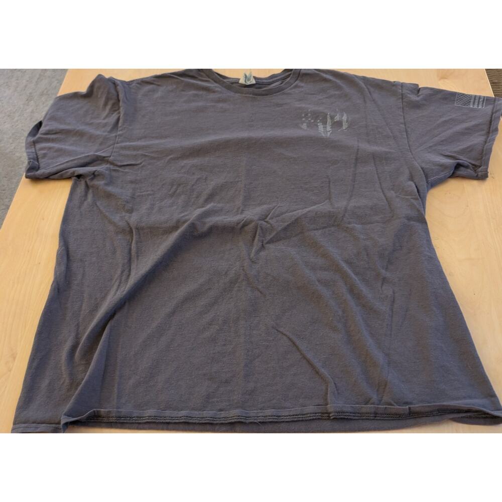 🌼Mens XL Delta Tee